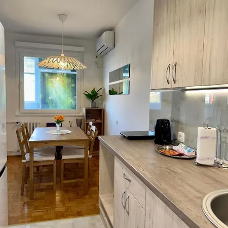 Bright Elegant Cozy - New *