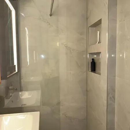 Lägenhet Bright Elegant Cozy - New Belgrad